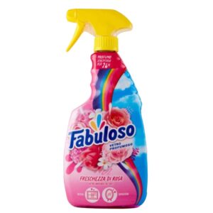Fabuloso Vetro Profumoso Freschezza di Rosa 600 ml – sredstvo za staklo i ogledala Fabuloso Vetro Profumoso Freschezza di Rosa je specijalizirano sredstvo za čišćenje staklenih površina koje uklanja tragove, mrlje i otiske prstiju, ostavljajući savršenu čistoću bez šlajera. E mojie, očistiš ogledalo – a ono miriše kao proljetni buket ruža. Napredna formula brzo djeluje na staklu i sjajnim površinama, ostavljajući ih kristalno čistim i blistavim.